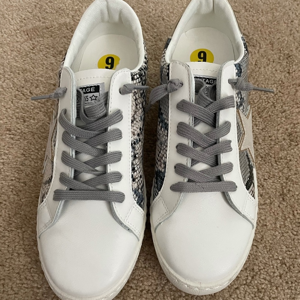 Vintage Havana Bianca Snake size 9 shoes